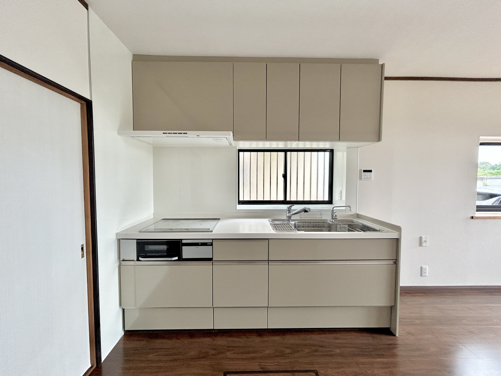 高崎市新後閑町1期　中古物件のキッチン|収納が多いのでキッチンの上は常にきれいに保てます！！
お料理がしたくなるそんな嬉しい・楽しいキッチンです♪