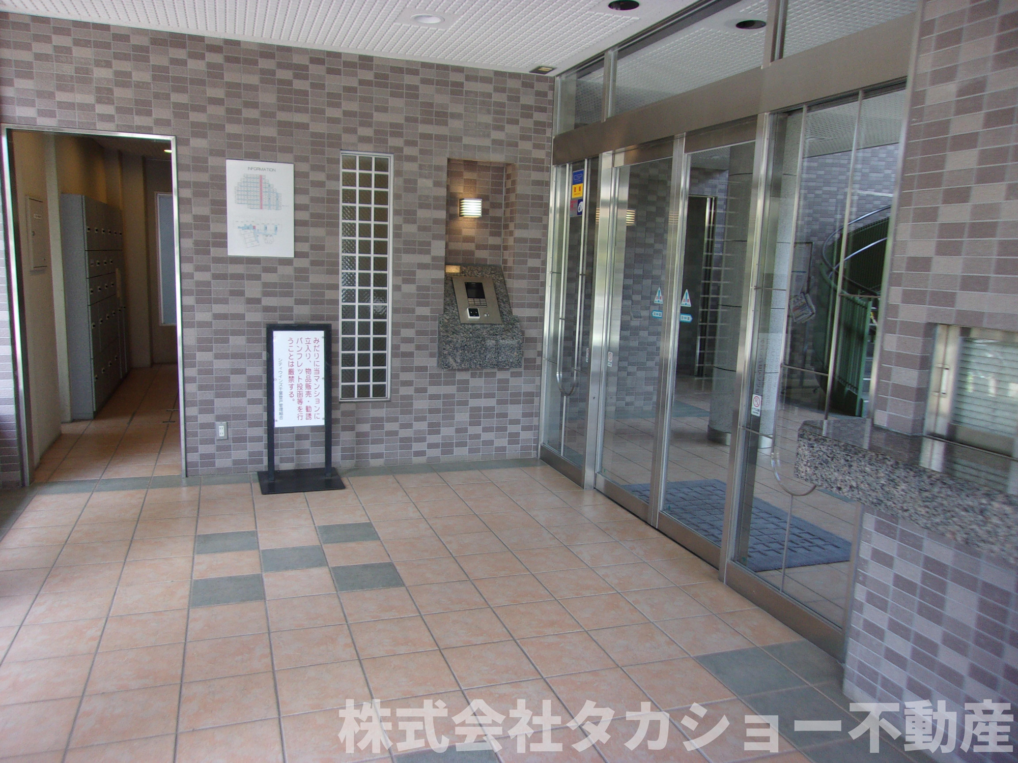 シティウインズ千葉登戸のエントランス