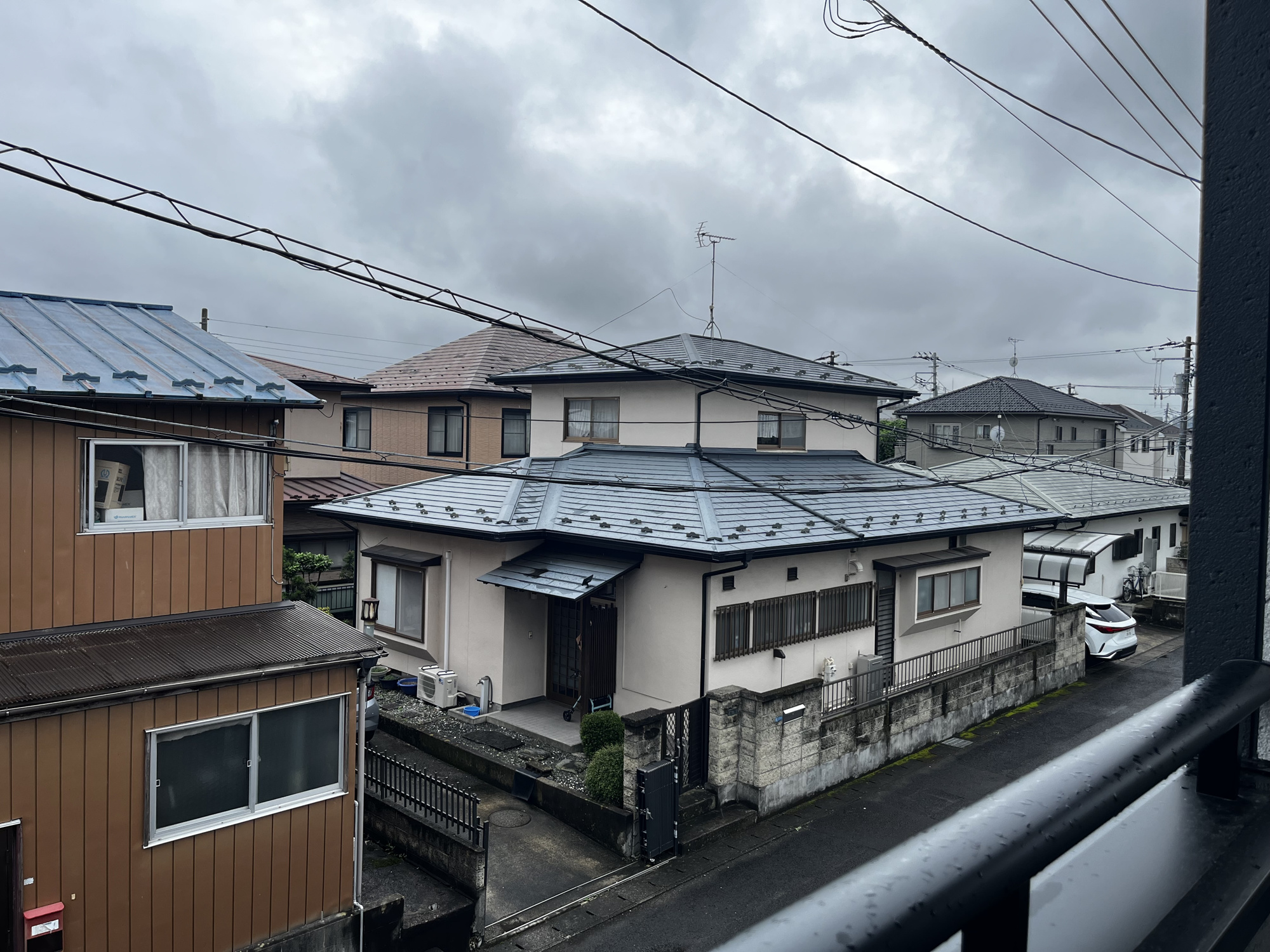 ≪沖野中学校3分≫収納充実4LDK♪若林区沖野１丁目新築戸建の展望|2026年7月撮影。バルコニーの外側には、周囲に広がる穏やかな戸建住宅街が見渡せます！