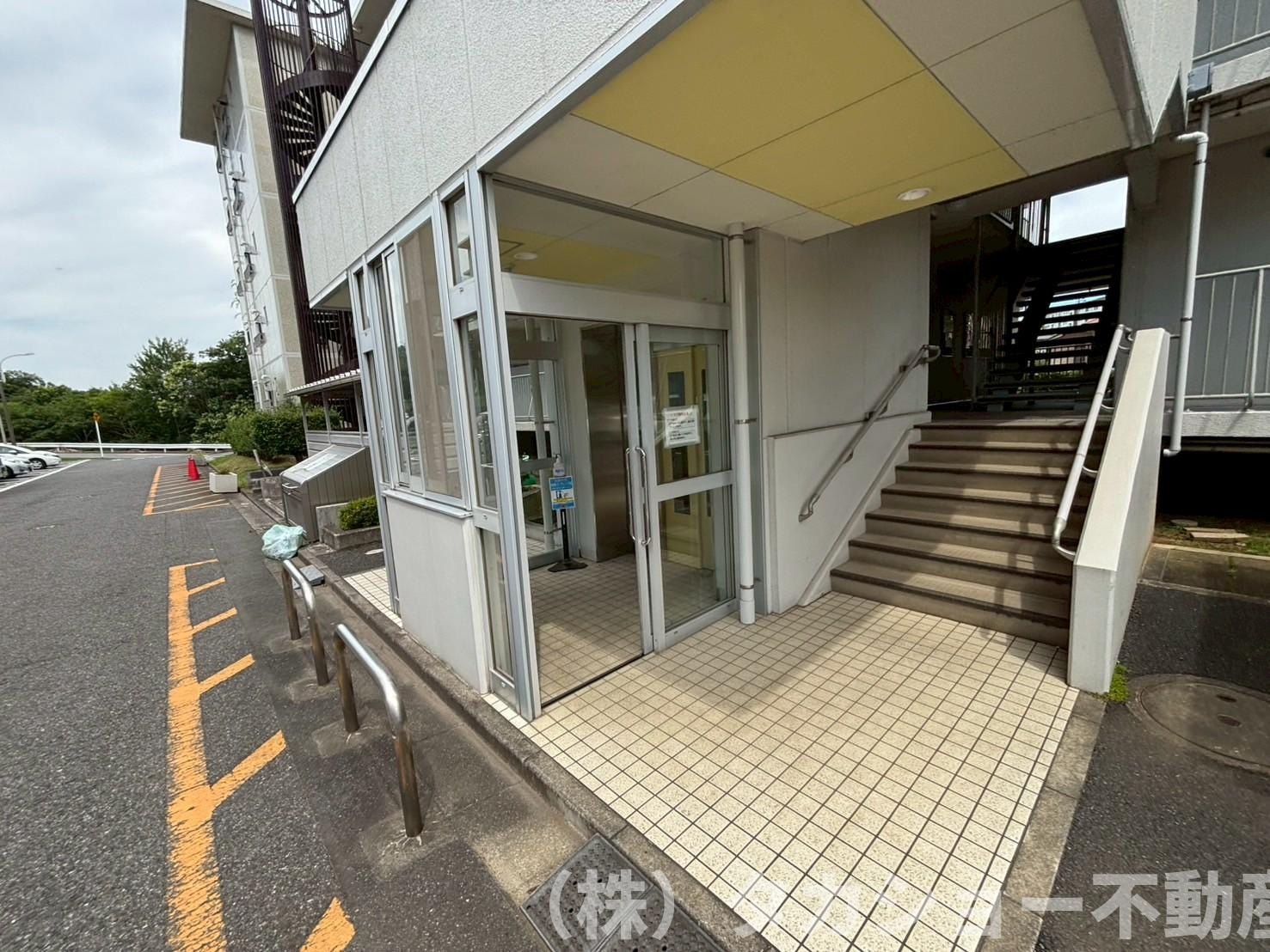 稲毛ファミールハイツ8号棟のエントランス|エントランスです
