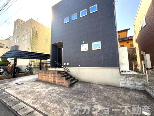 千葉市中央区星久喜町　築浅中古戸建の駐車場|駐車場に車を止められます