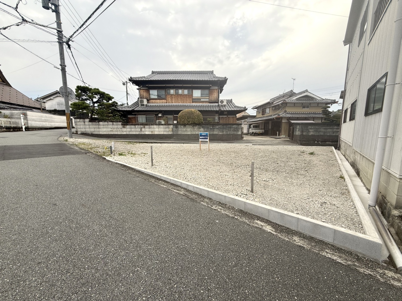 三田市南が丘１丁目　土地の前面道路含む現地写真|毎日のお買い物にも便利な環境