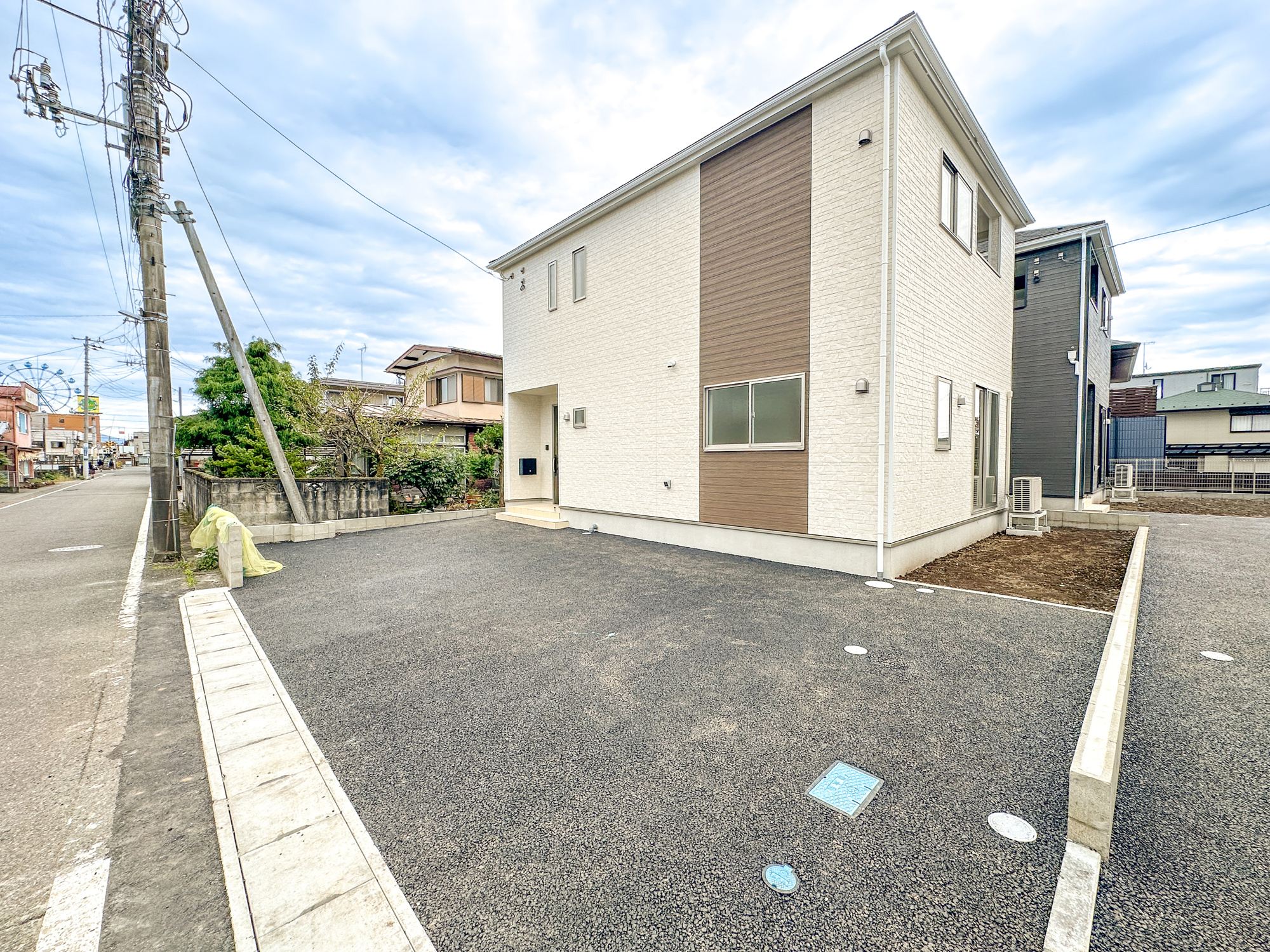 日光市平ケ崎の新築一戸建の駐車場|車庫土間施工、駐車2台可能です(^^♪