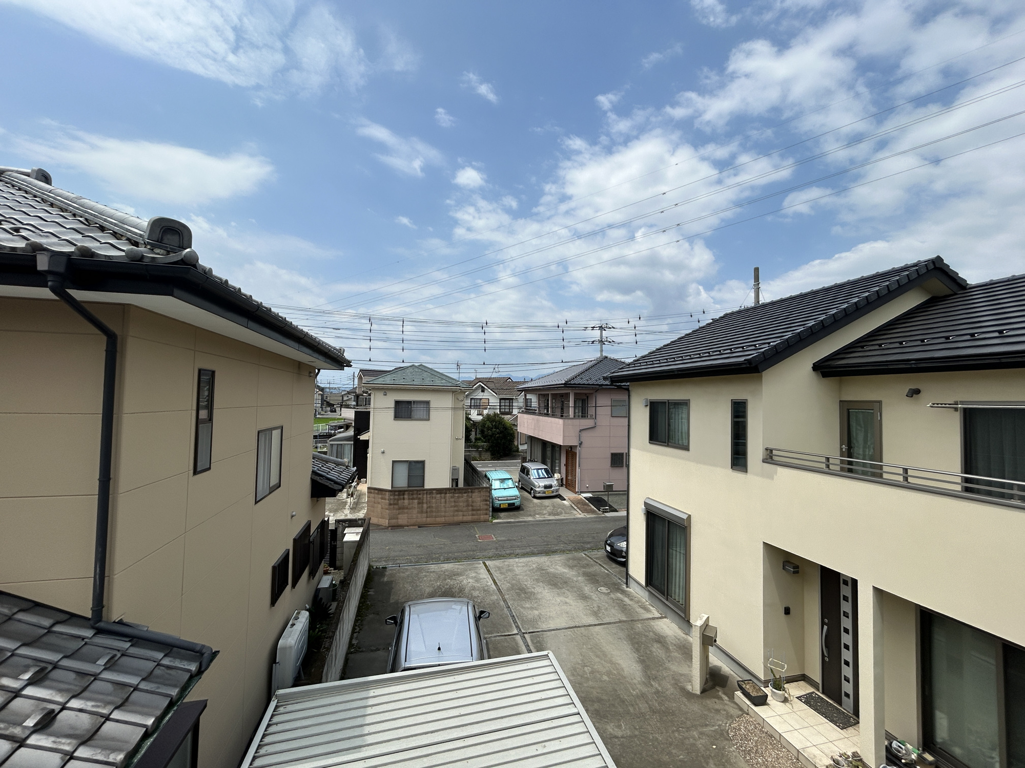前橋青柳町第4　新築住宅全1棟の展望|前面道路は閑静な住宅地をはしる車通りの少ない道路。お車の出し入れが苦手なママや小さなお子様にも安心ですね。しっかり舗装もされているので、ベビーカーや自転車で通っても快適に通行できます。
