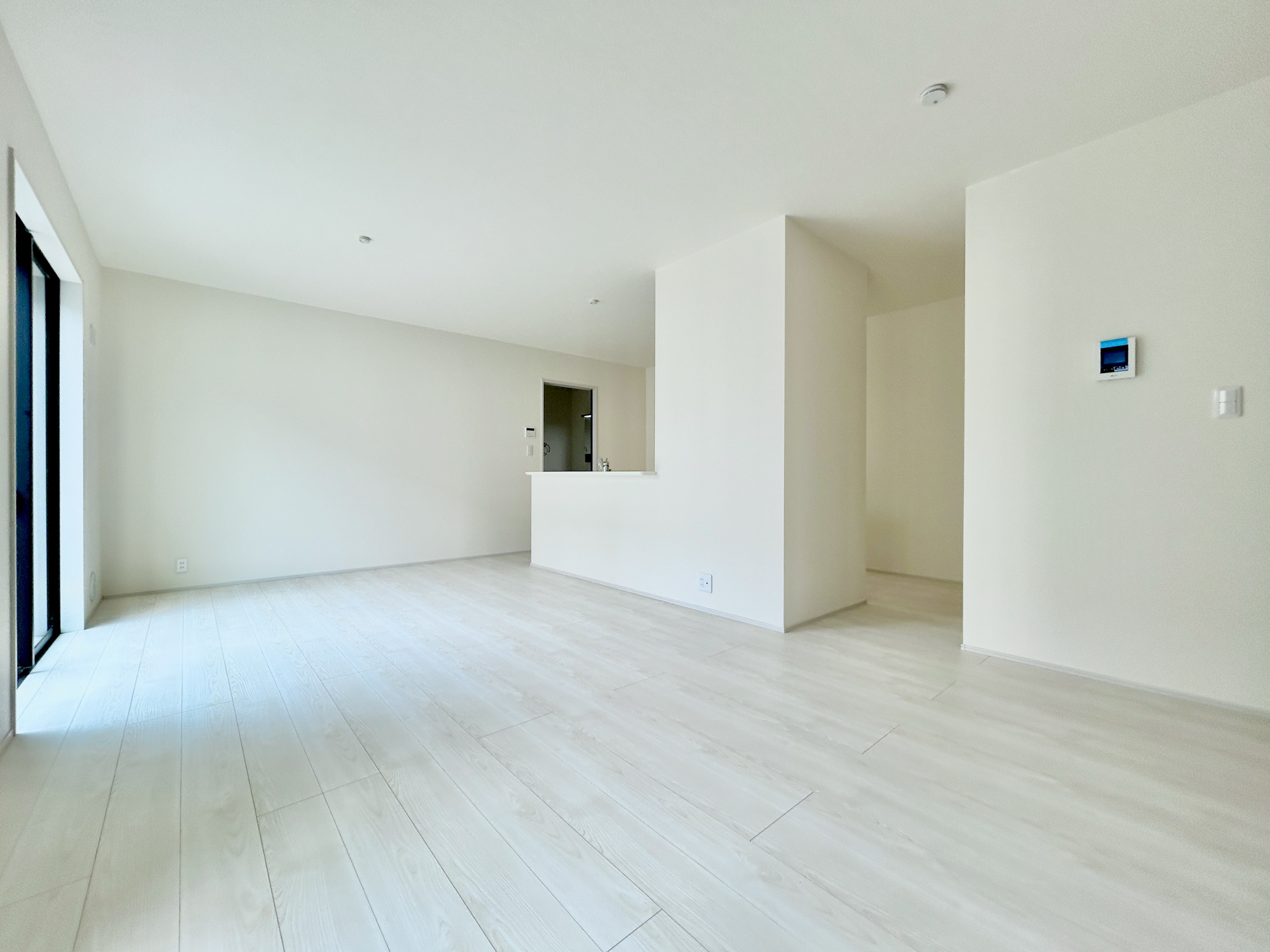 前橋青柳町第4　新築住宅全1棟の居間・リビング|ここにはみんなが集い、食事と楽しい会話が始まる。話に夢中になりすぎて、ついつい時を忘れてしまう。そんな束の間の幸せを感じさせてくれる場所。
