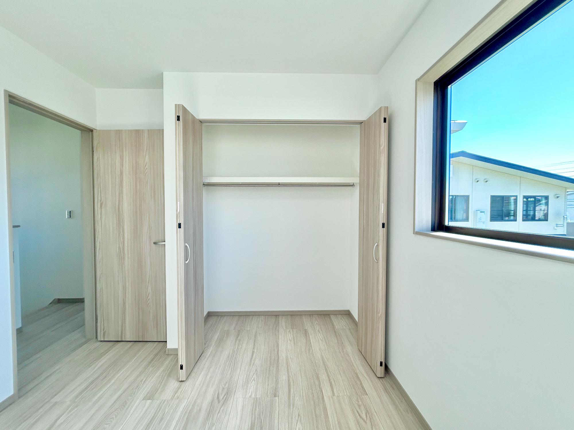 前橋市下小出町第5期　新築住宅全8棟の収納|レイアウトを自由自在にカスタマイズ出来る機能的な収納が魅力！
可動棚を設置するもよし、アルミラックを設置するもよし、収納ボックスなどを配置して使えば、多様な使い方が出来、収納の幅が広がります！