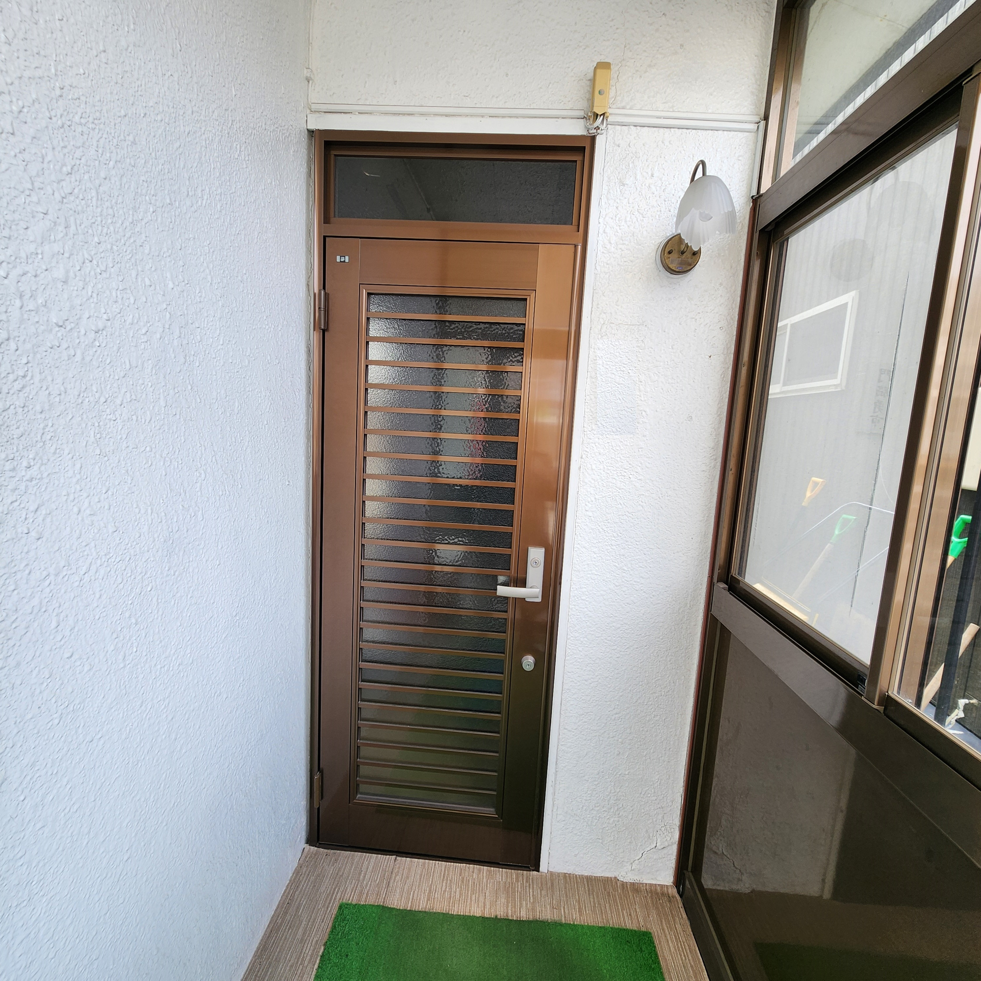 登別市中央町1丁目11-10　中古住宅の玄関