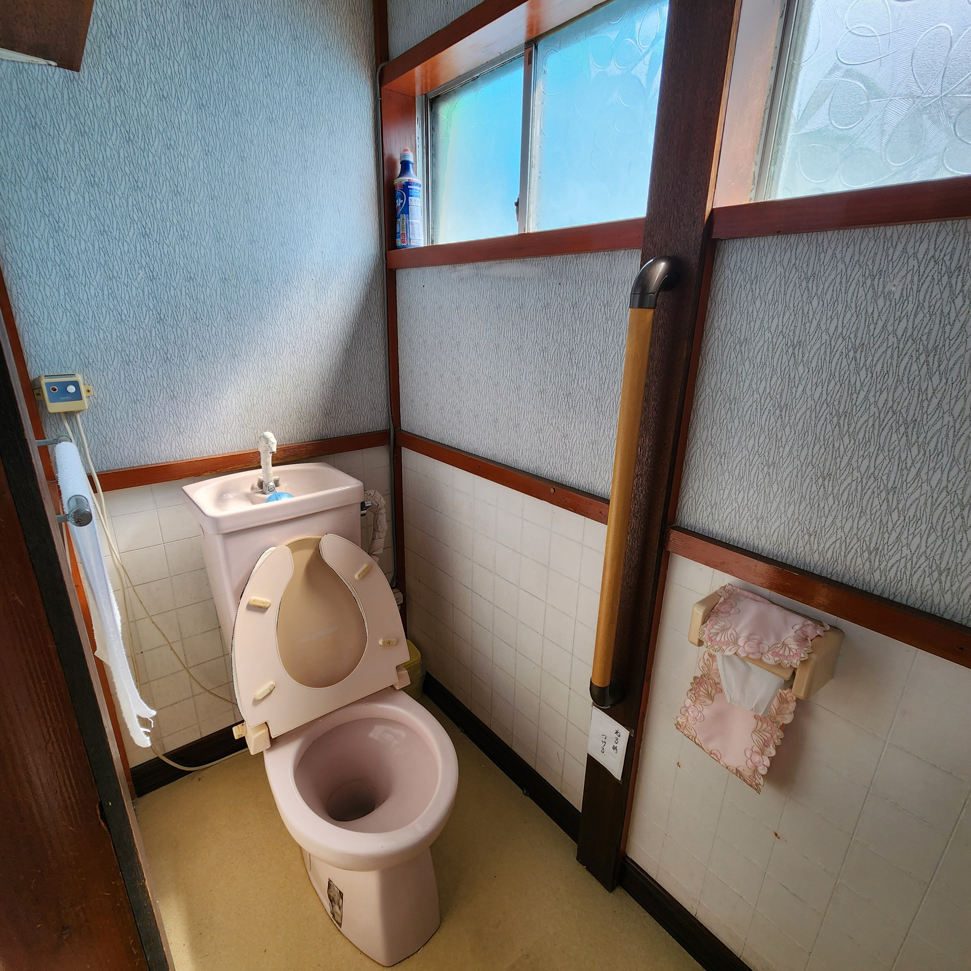 登別市中央町1丁目11-10　中古住宅のトイレ