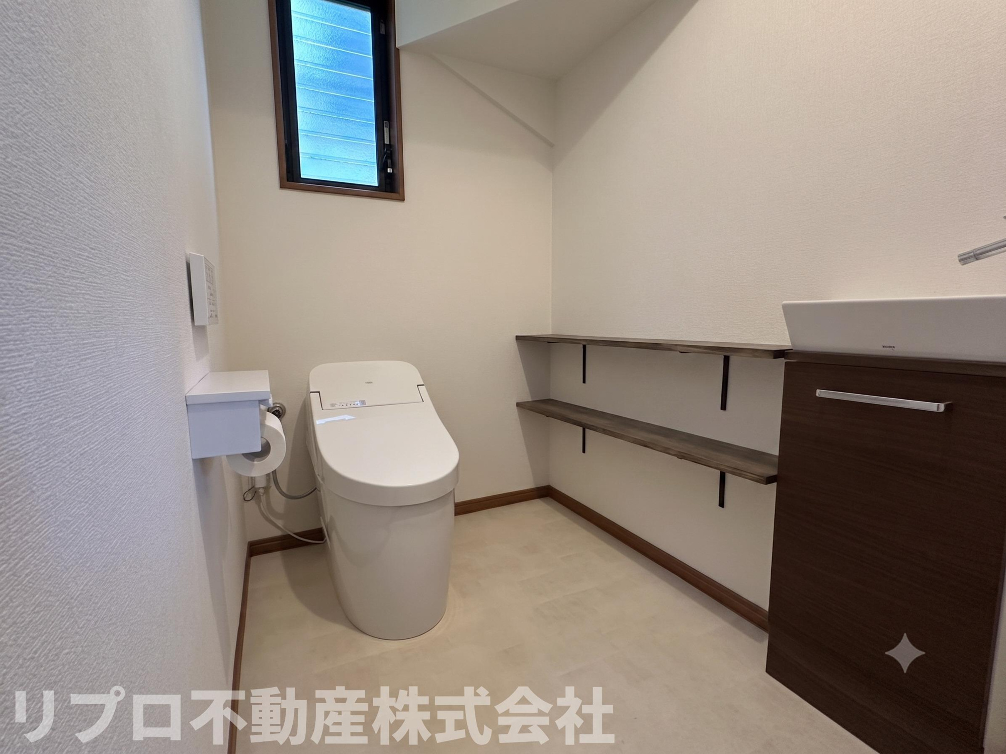 鎌ケ谷市東道野辺３丁目戸建のトイレ|１階トイレ　手洗いボウル付きです♪