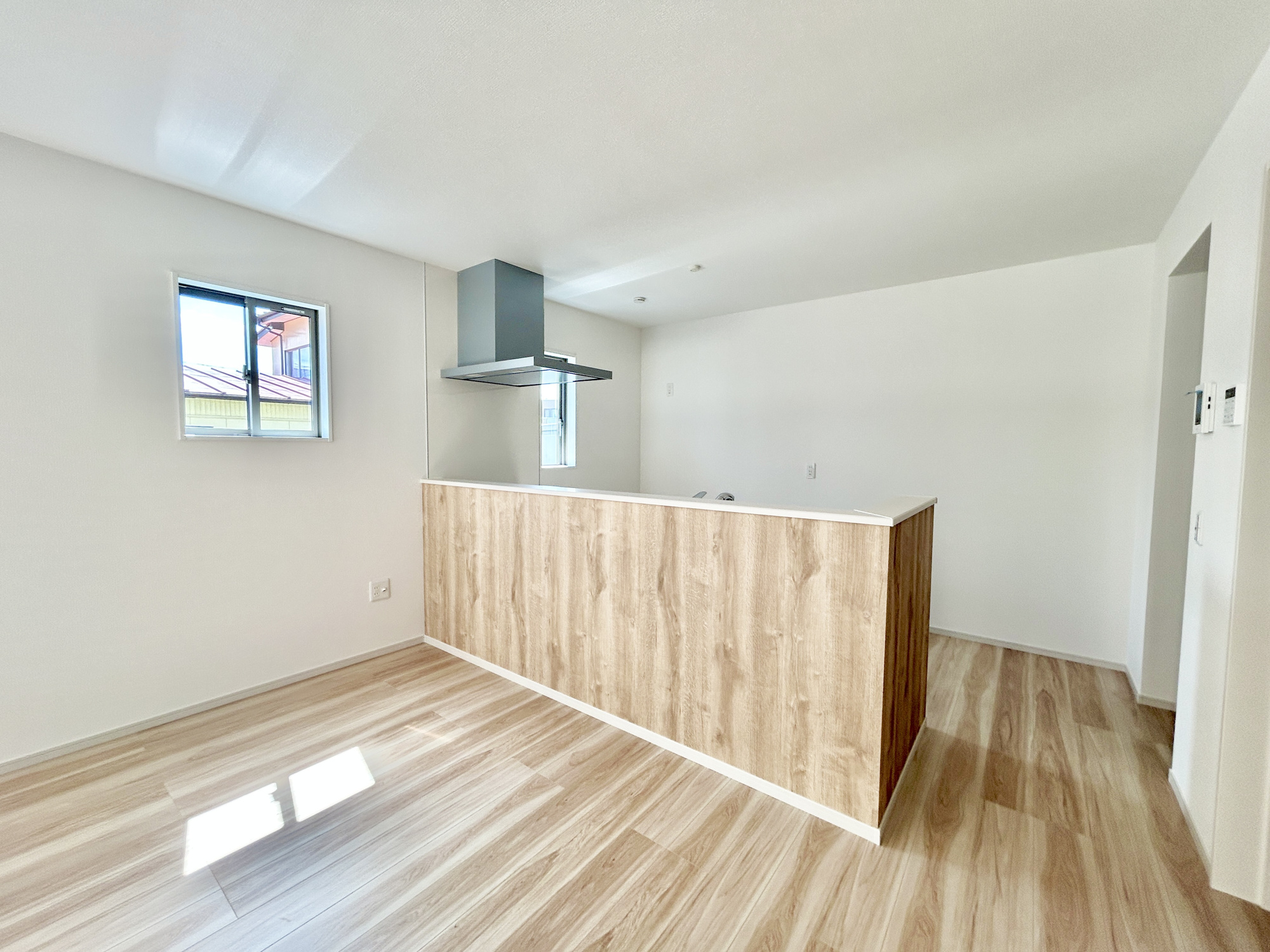 高崎市棟高町1期　新築住宅全4棟の居間・リビング|ここにはみんなが集い、食事と楽しい会話が始まる。話に夢中になりすぎて、ついつい時を忘れてしまう。そんな束の間の幸せを感じさせてくれる場所。