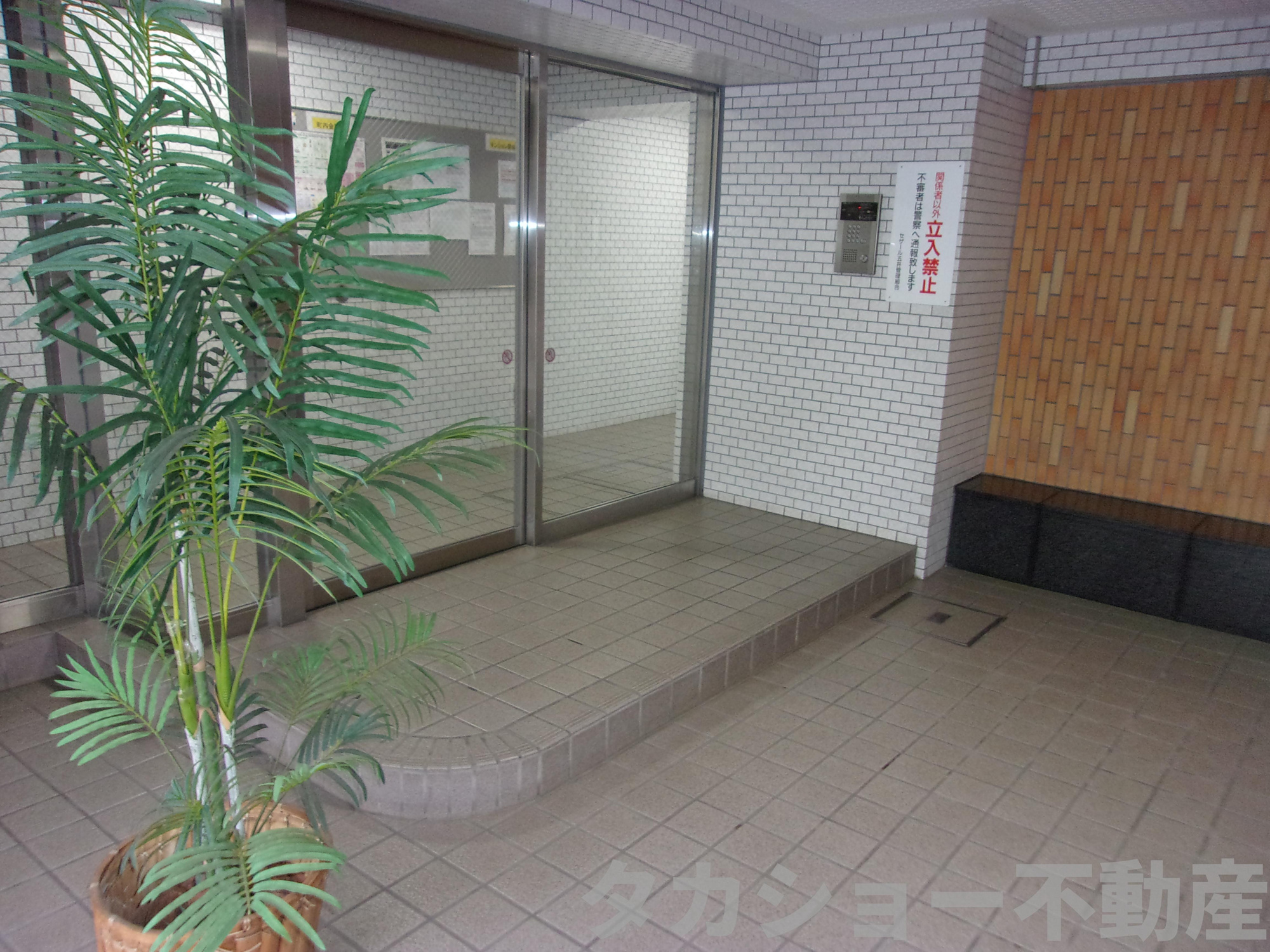 セザール五井のエントランス|エントランスです。キレイに管理されております。