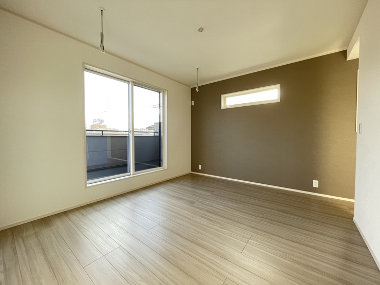 バルコニーにも出やすい7帖のお部屋は寝室に使っていただきやすいですね。