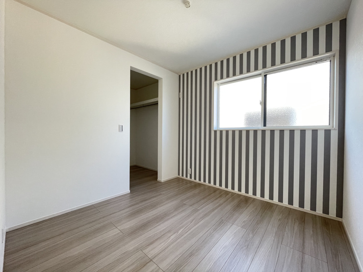 アクセントクロスが可愛い4.5帖の洋室は　お子様のお気に入りのお部屋になります‼