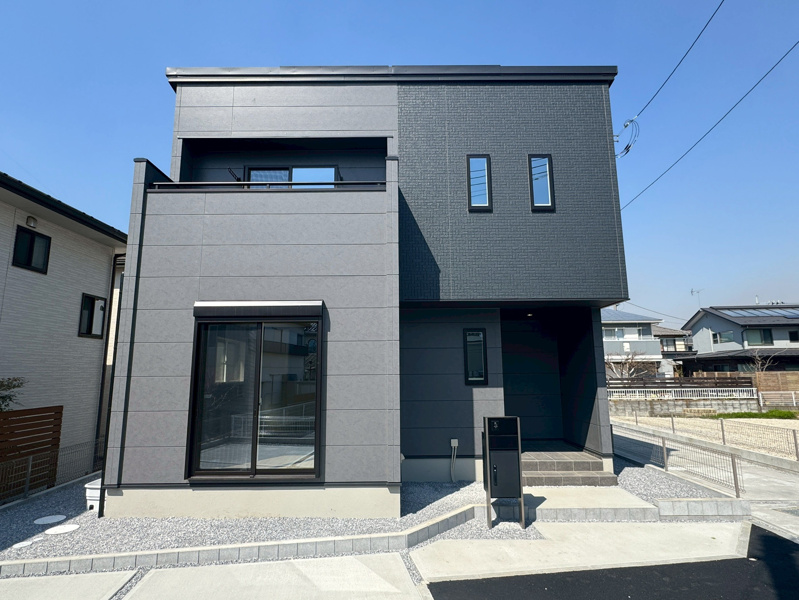 2号棟　外観写真（建物完成　内覧可能です！）
