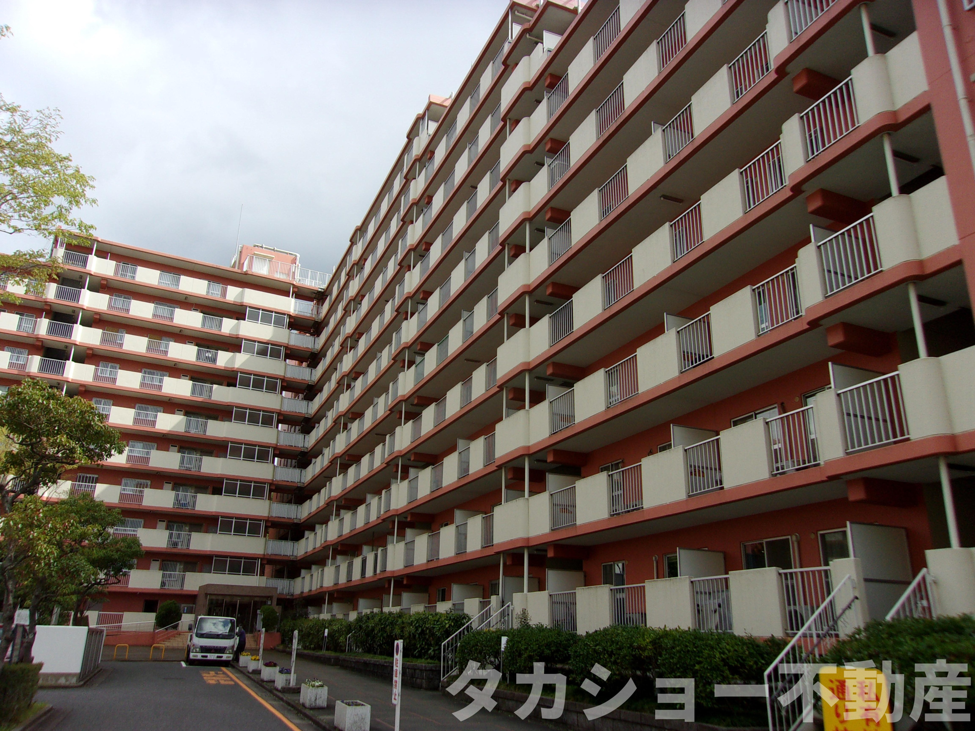 高品ハイツ2号棟の外観