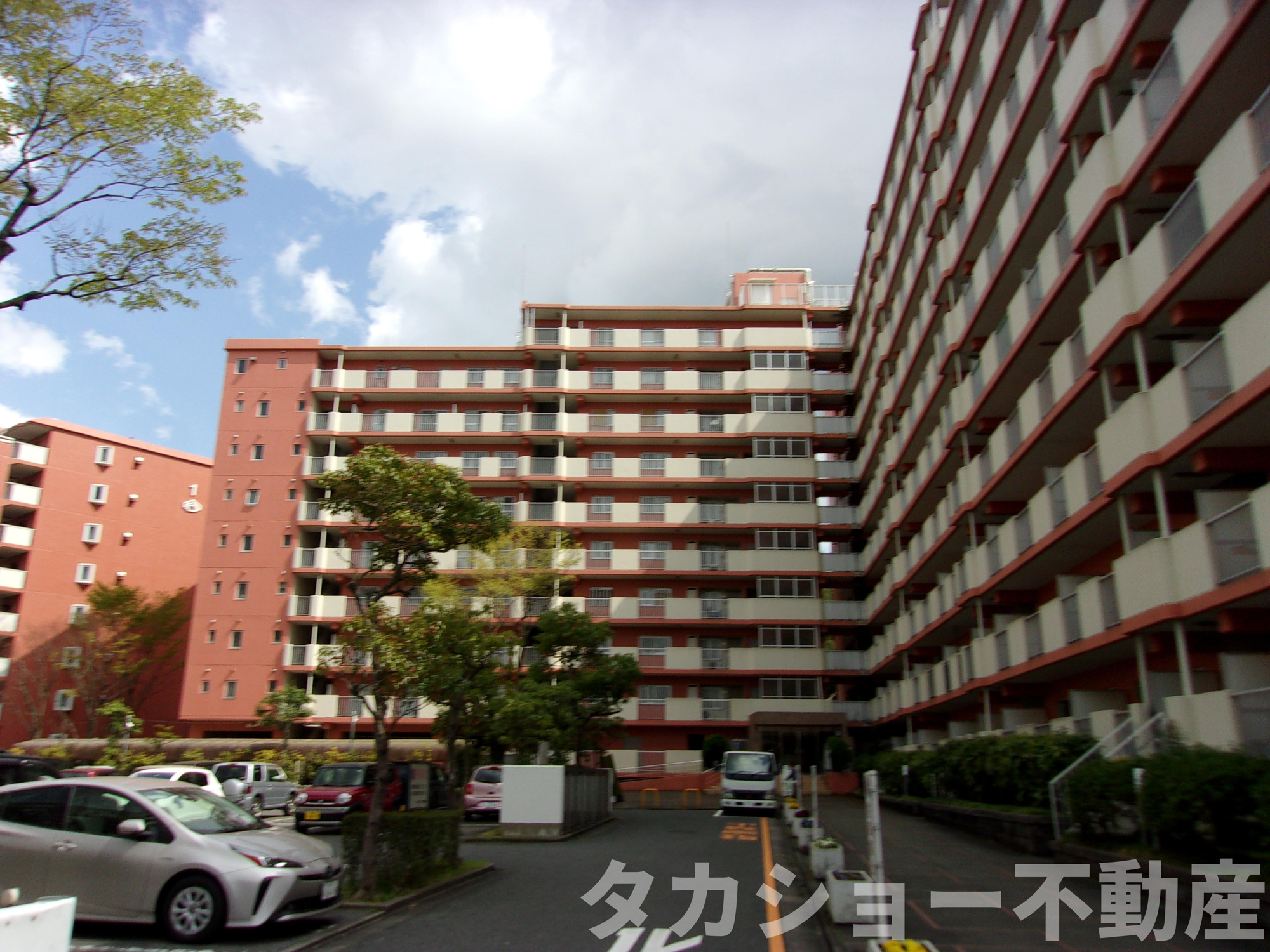 高品ハイツ2号棟の外観