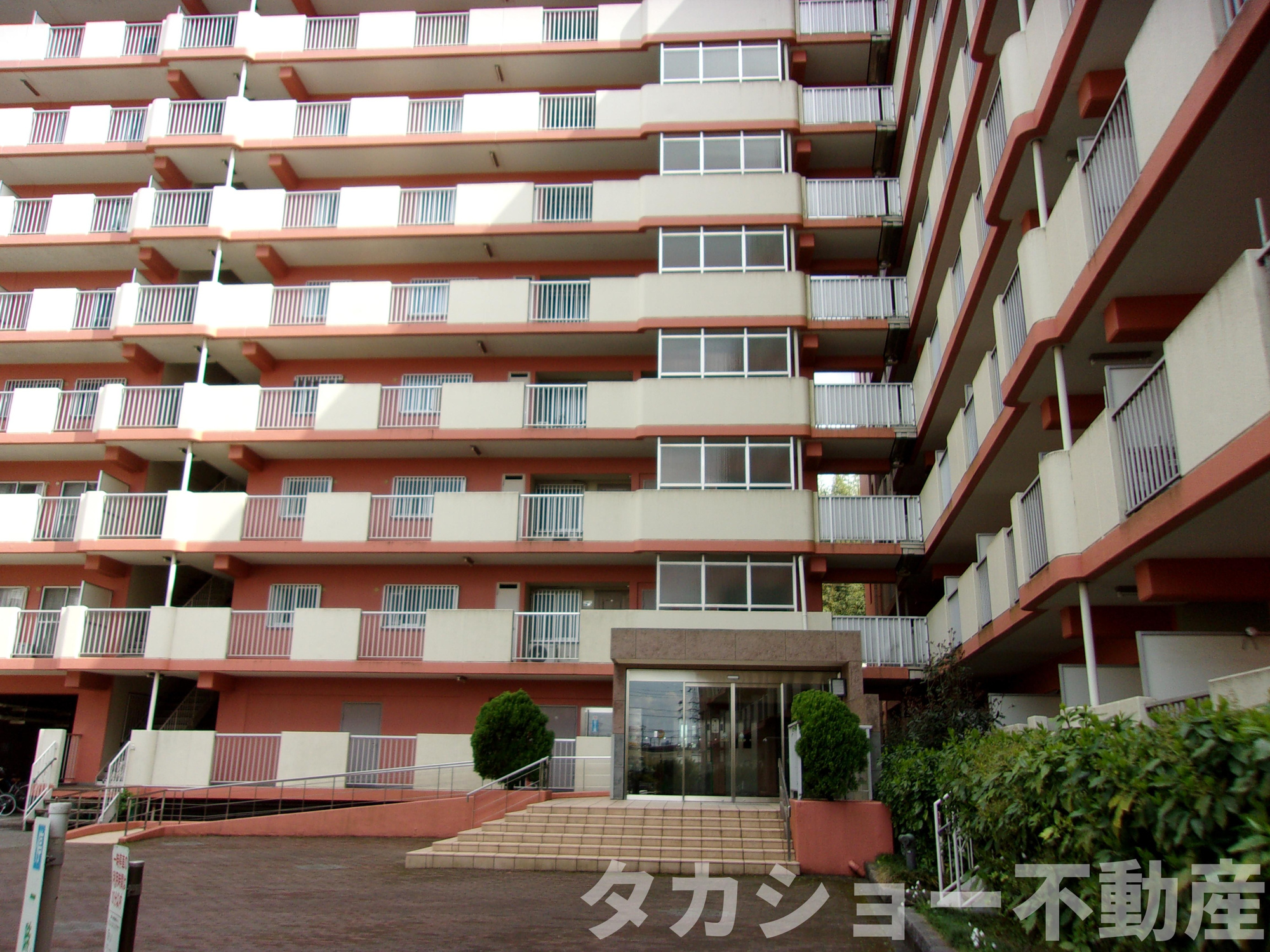 高品ハイツ2号棟の外観