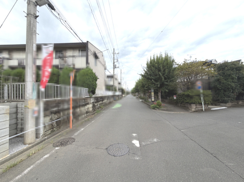 前面道路含む現地写真です