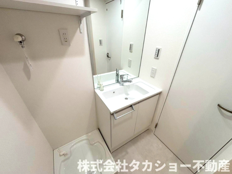 高浜南団地　30号棟の独立洗面台|独立洗面台で身支度をすべて済ませてしまいましょう