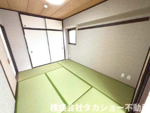 アーバンデュオちはら台壱番館の和室|角部屋ですので中部屋の和室にも窓が御座います。