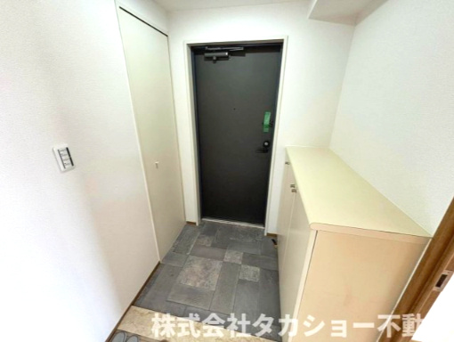 アーバンデュオちはら台壱番館の玄関|収納もある玄関です