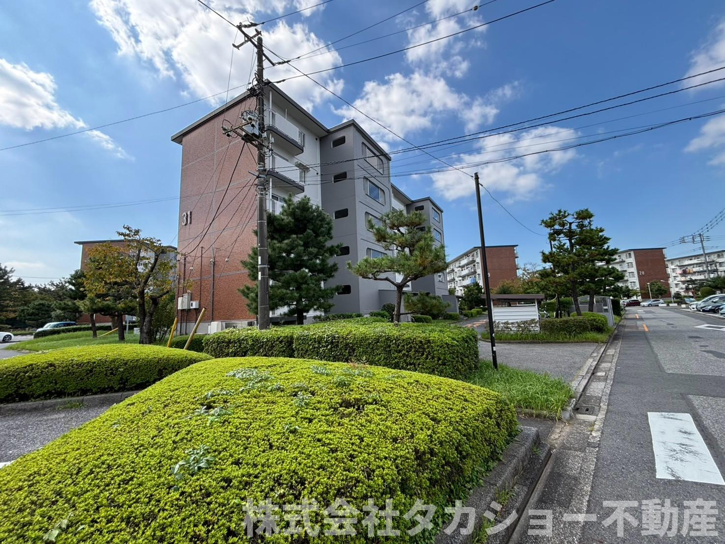 稲毛高浜南団地　31号棟の外観