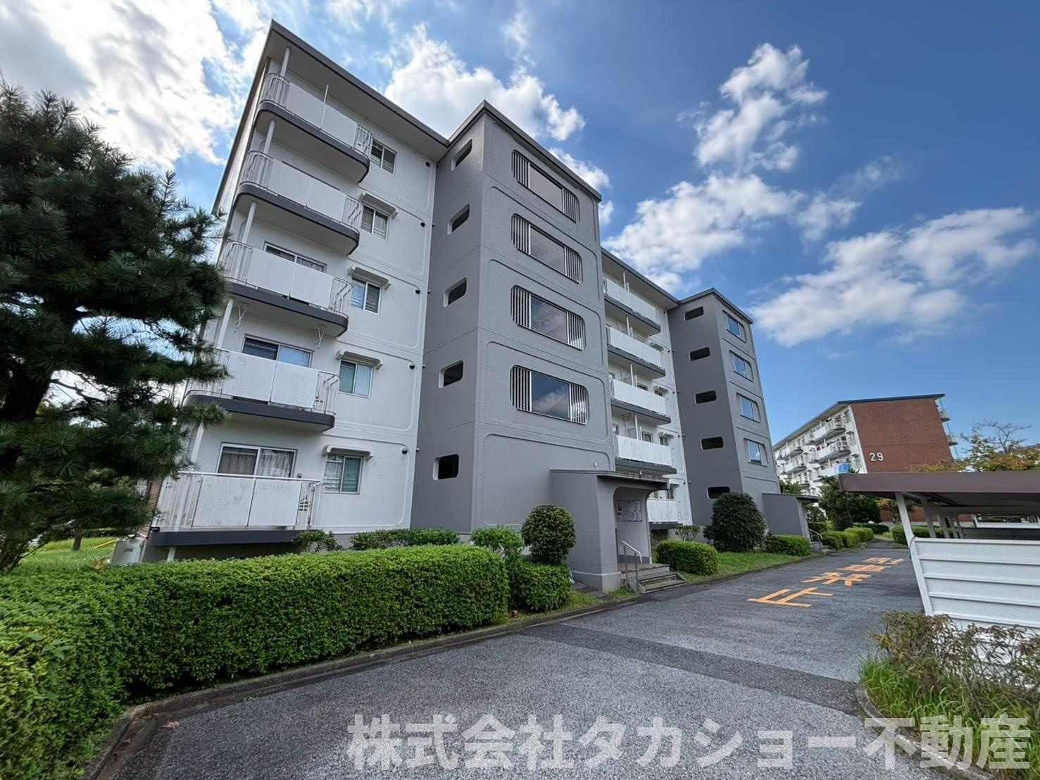 稲毛高浜南団地　31号棟の外観
