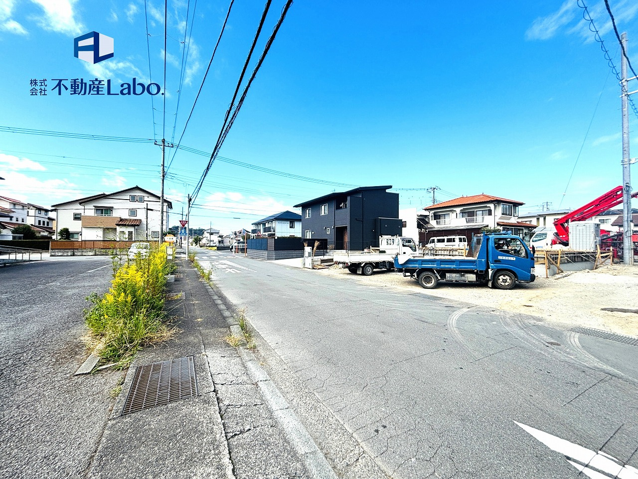 クレイドルガーデン　沼津市下香貫第31　全3棟の前面道路含む現地写真|2階の居室はすべて6帖以上。プライベート時間も快適に過ごせます♪