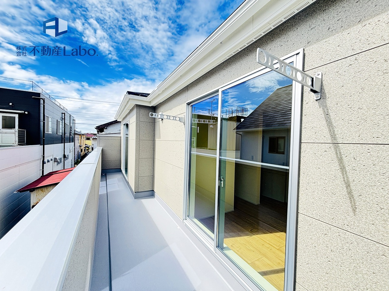 リーブルガーデン　沼津市下河原町　全１棟のバルコニー|●インナーバルコニー● 屋根付きのインナーバルコニーは、急な雨が降ってしまっても安心♪