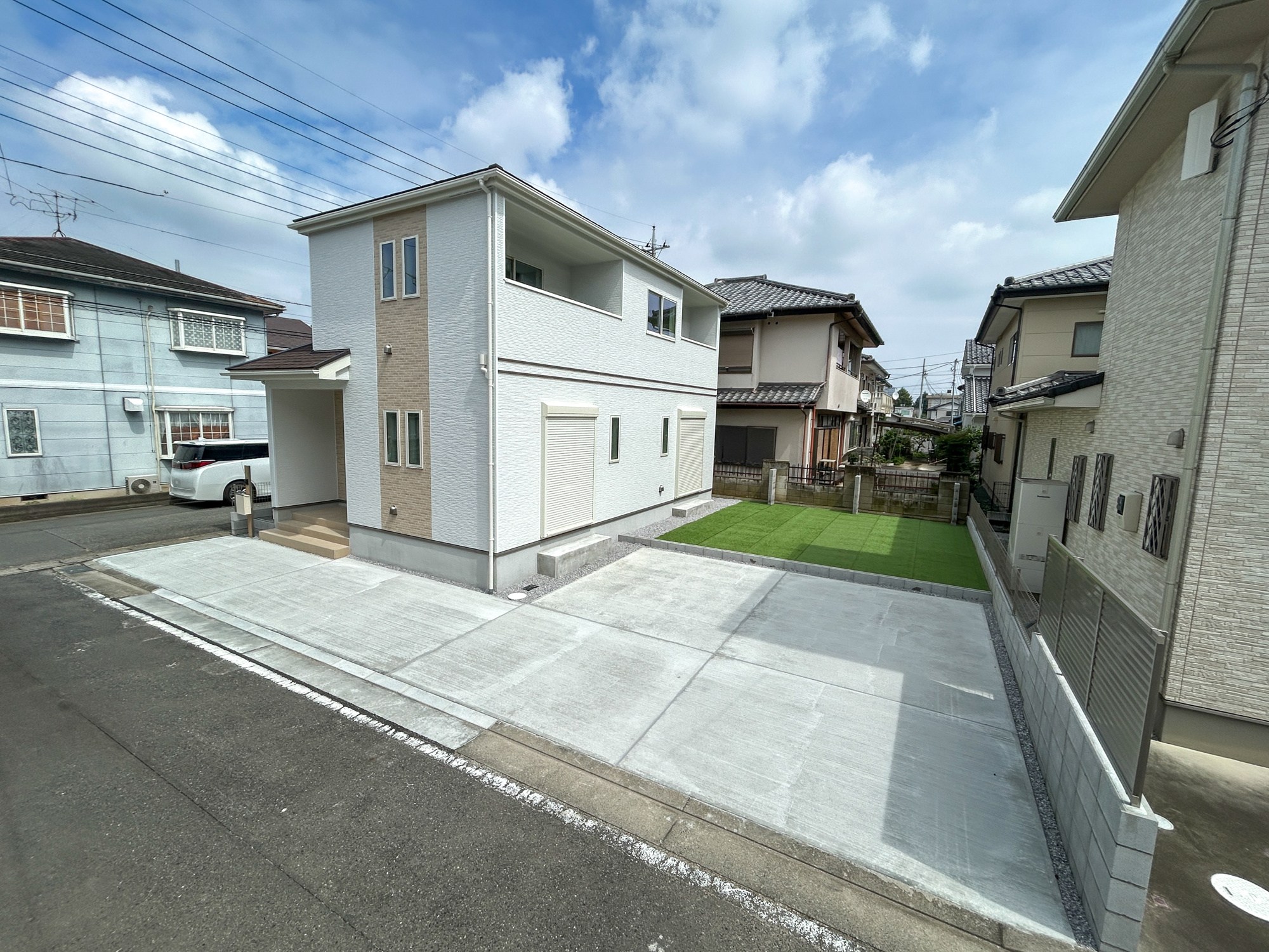 前橋市六供町1丁目　新築住宅全1棟の駐車場|車庫土間施工済み、駐車3台可能です(^^♪