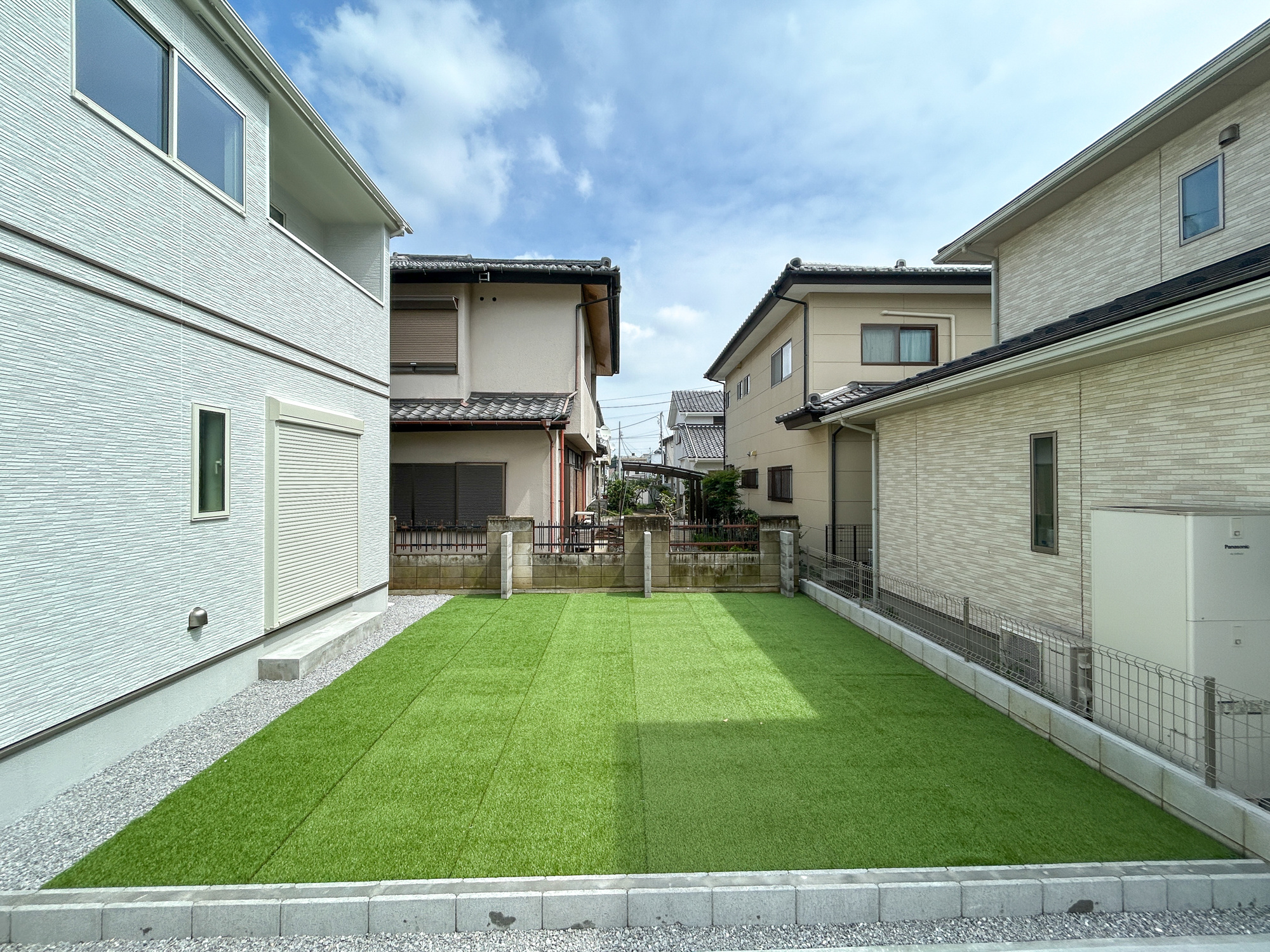 前橋市六供町1丁目　新築住宅全1棟の庭|お庭には人工芝施工済みで緑の色が安らぎを感じさせます♪