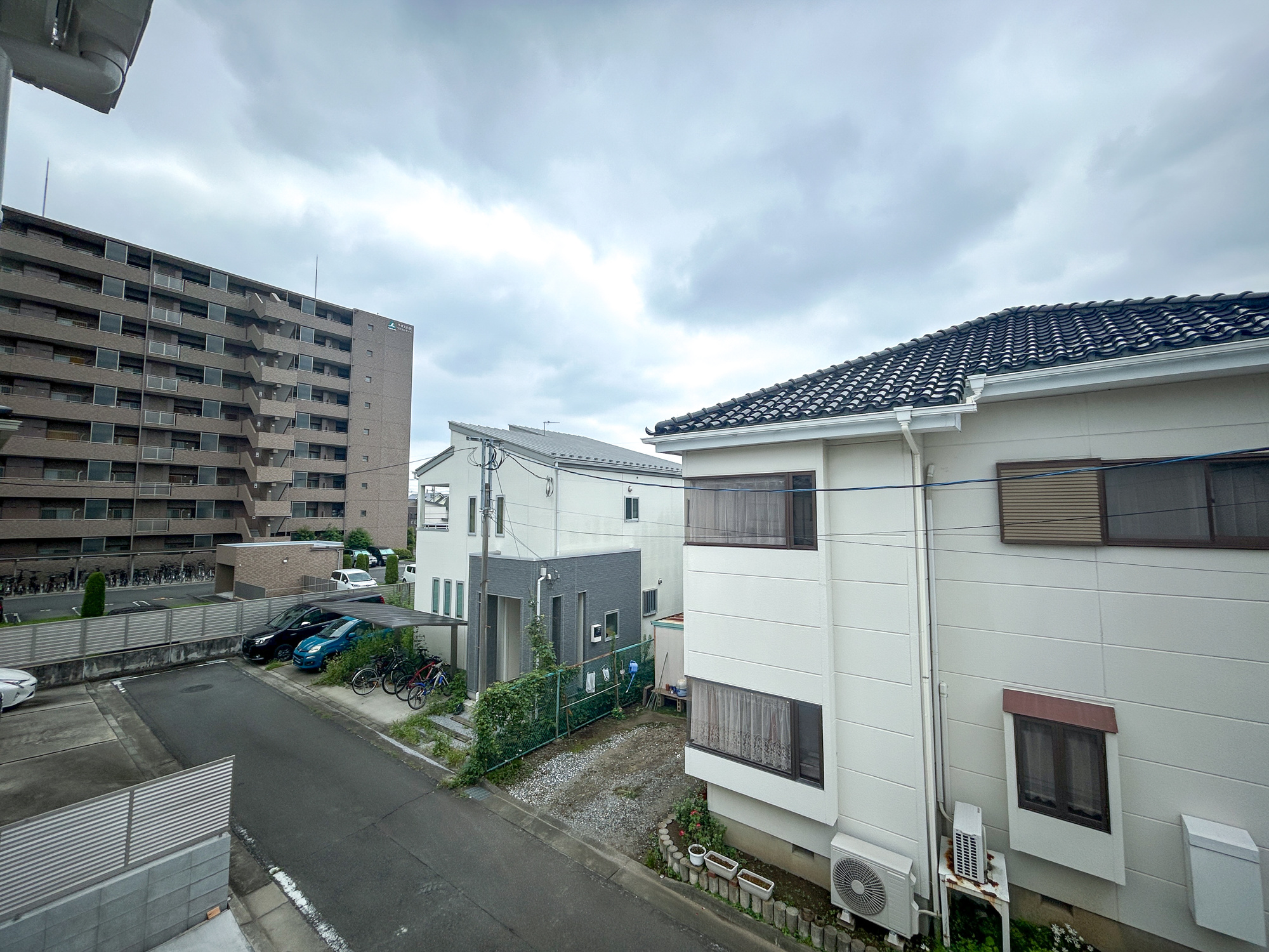 前橋市六供町1丁目　新築住宅全1棟の展望|低層の一戸建てを中心とした街並みが整然と続き、周辺は高い建物が建っていないので、採光や開放性に恵まれ、空が広く緑の多い閑静な趣を感じる環境です。