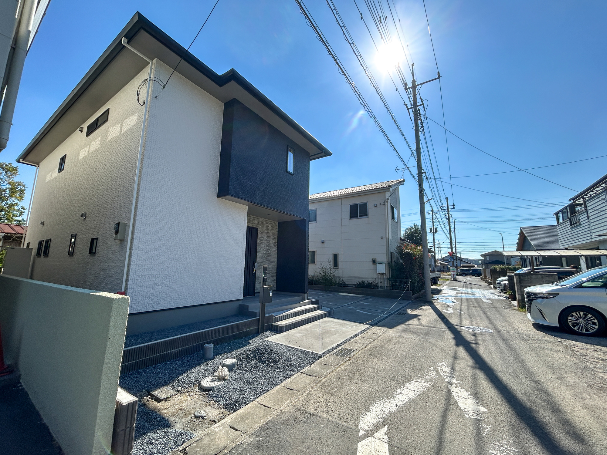 前橋市元総社町第3期　新築住宅全1棟の前面道路含む現地写真|閑静な住宅地で子育て家族にピッタリ。毎日のお散歩も快適な緑に恵まれたエリアで、自然に包まれた穏やかな暮らしを実現するための、ゆとりある住環境が整っています。

