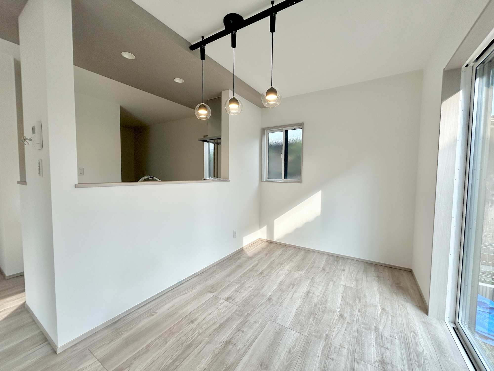 前橋市元総社町第3期　新築住宅全1棟の居間・リビング|ここにはみんなが集い、食事と楽しい会話が始まる。話に夢中になりすぎて、ついつい時を忘れてしまう。そんな束の間の幸せを感じさせてくれる場所。