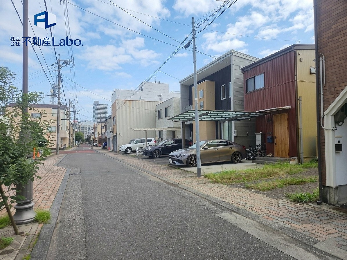 葵区八千代町3期　全1棟の前面道路含む現地写真|前面道路も広々しており、駐車も簡単にできます♪