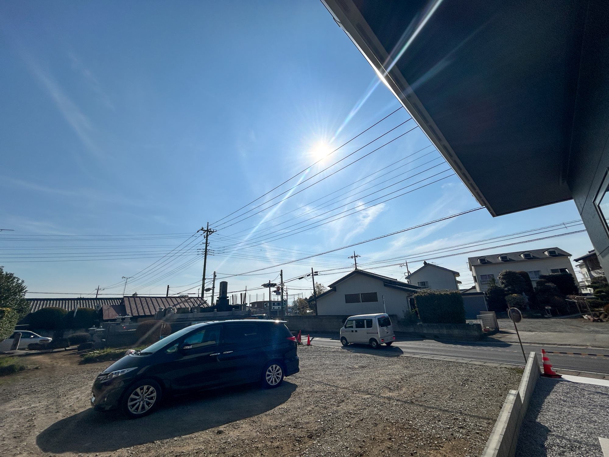 伊勢崎市上諏訪町　新築住宅全1棟の展望|閑静な住宅地で子育て家族にピッタリ。毎日のお散歩も快適な緑に恵まれたエリアで、自然に包まれた穏やかな暮らしを実現するための、ゆとりある住環境が整っています。緑の潤いを感じながらホッと生活できそう。