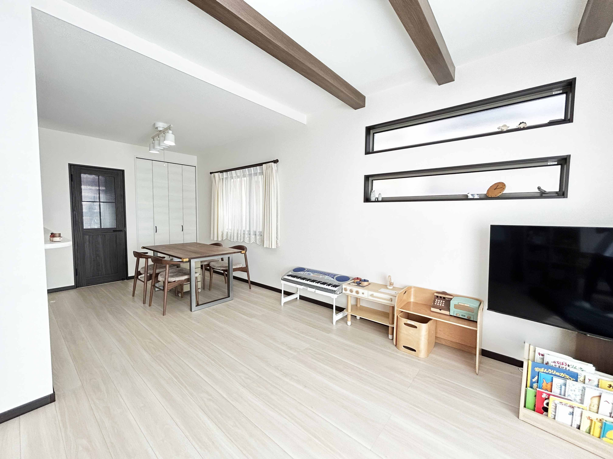 生駒市新旭ケ丘一戸建の居間・リビング