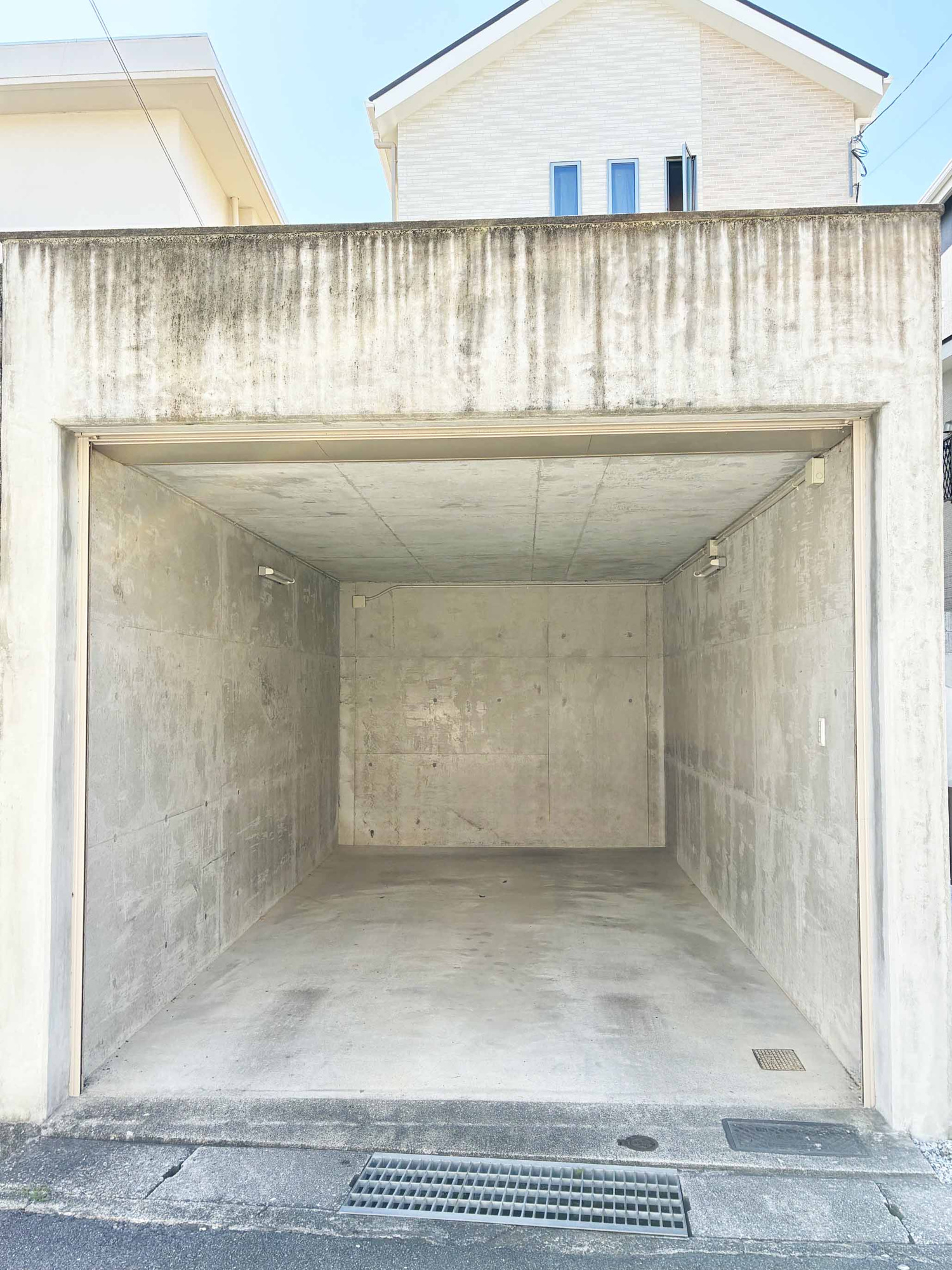 生駒市新旭ケ丘一戸建の駐車場