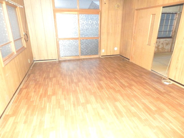 室蘭市増市町1丁目14-8　中古住宅の居間・リビング