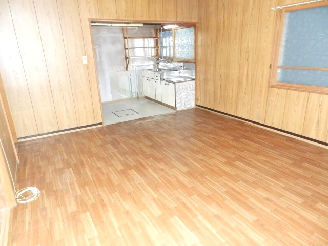 室蘭市増市町1丁目14-8　中古住宅の居間・リビング