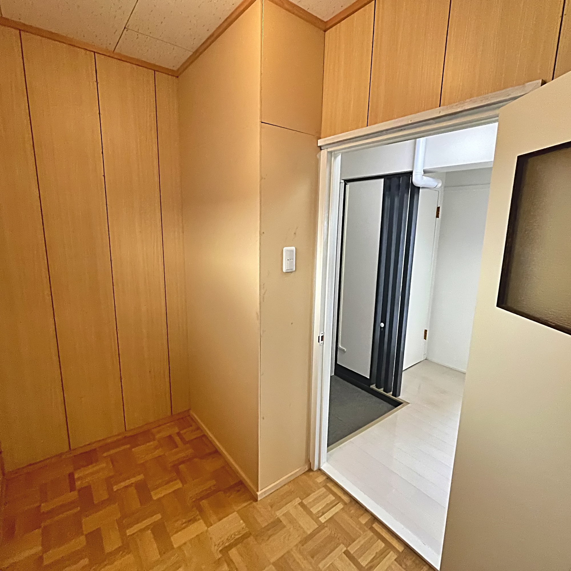 室蘭市高砂町2丁目20-5　高砂ハイツC棟の玄関