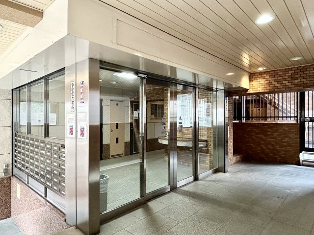 ライオンズマンション西長堀６階　報酬ありのロビー