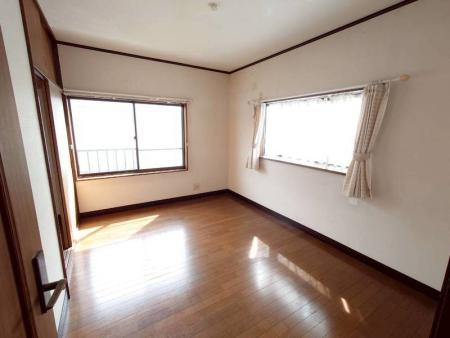 玉井南3丁目　洋室