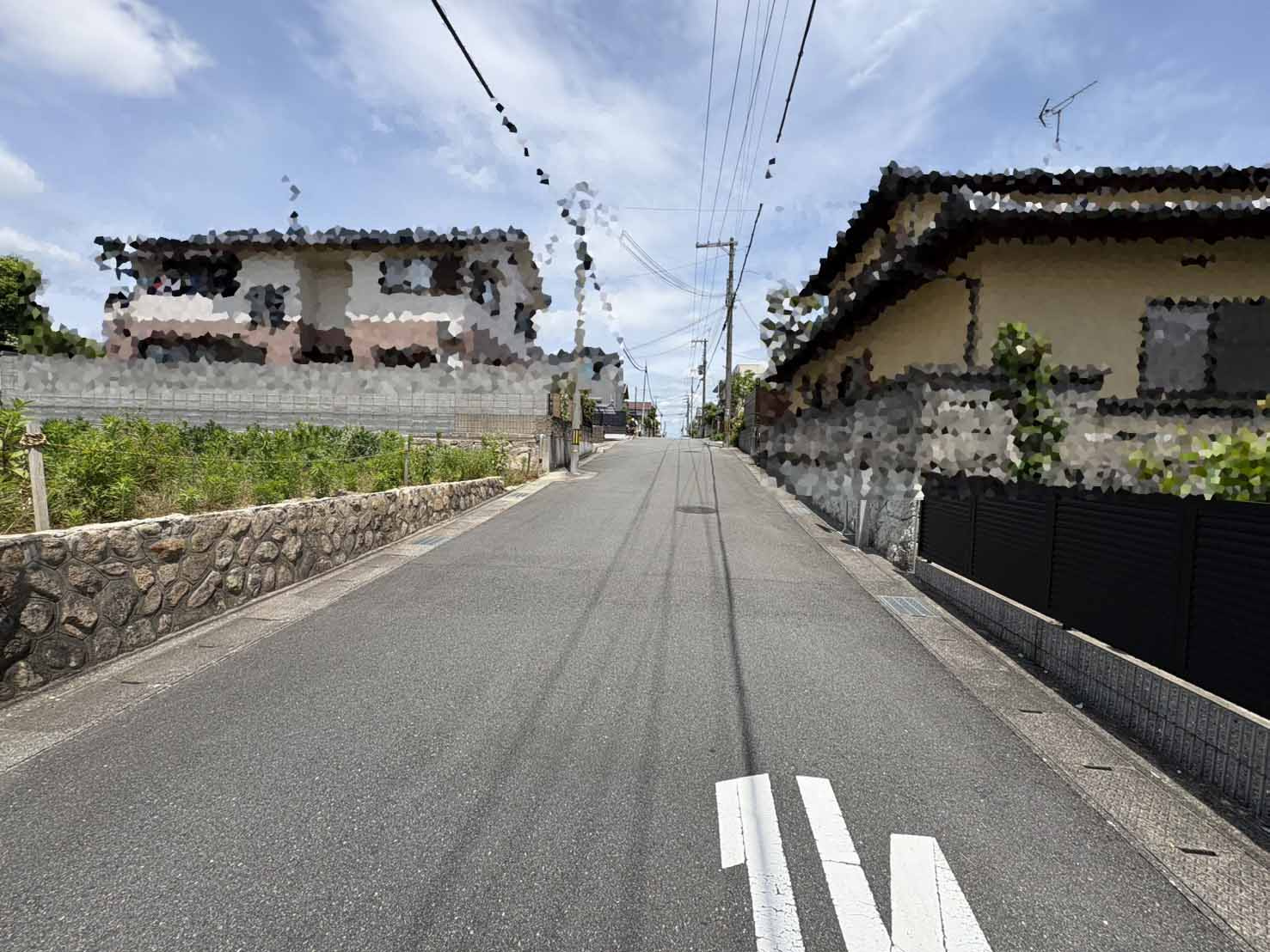 屋敷町更地の前面道路含む現地写真