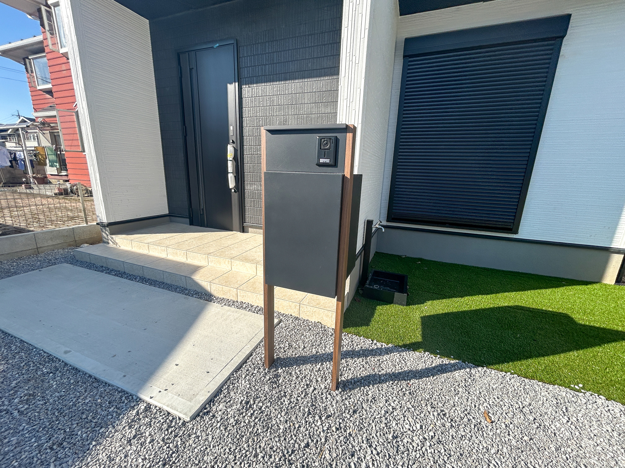 玉村町下新田3期　新築住宅全2棟の設備|おしゃれな機能ポールにはポスト、インターフォン、表札設置可能です♪