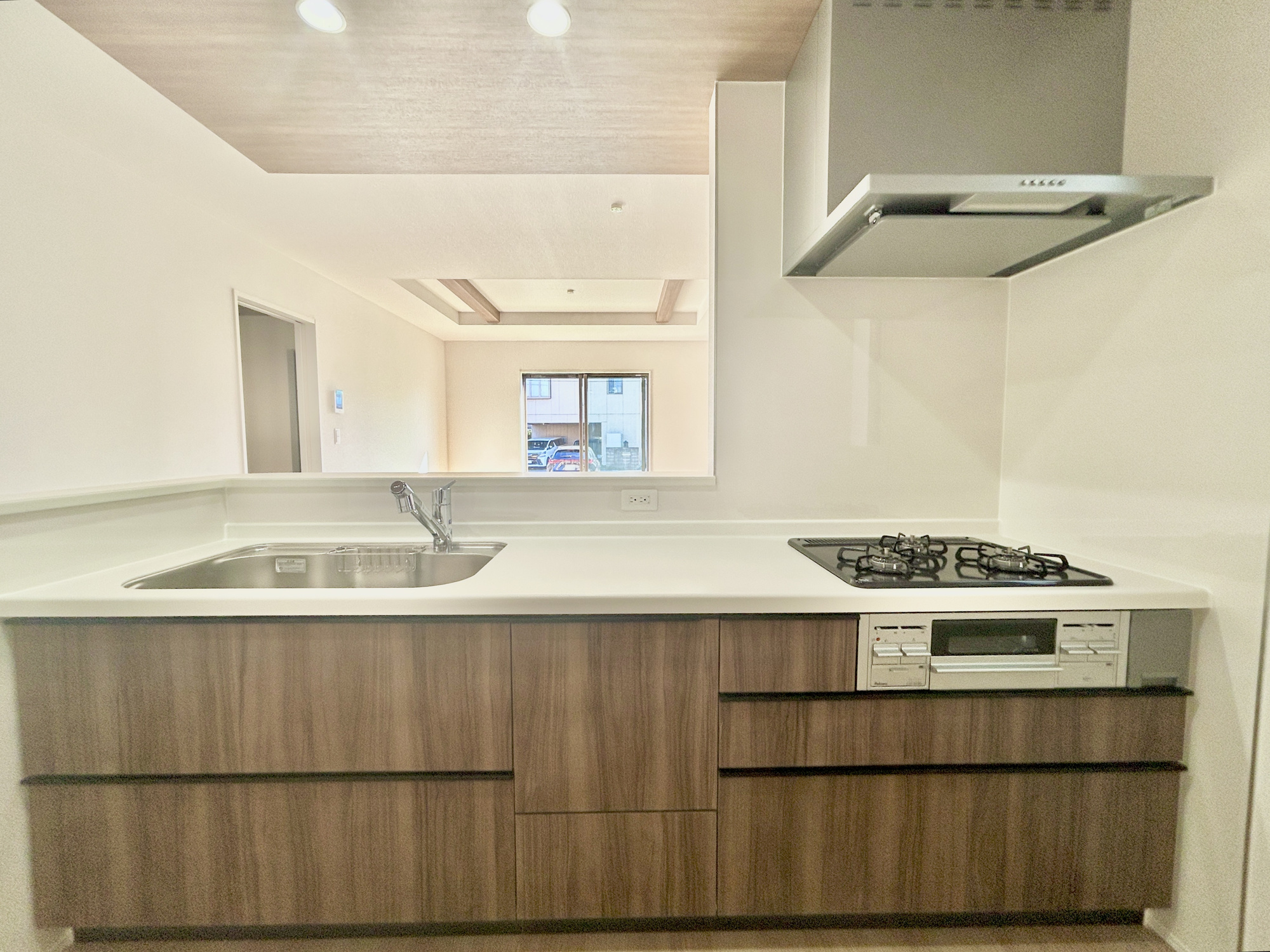 玉村町下新田3期　新築住宅全2棟のキッチン|収納が多いのでキッチンの上は常にきれいに保てます！！
お料理がしたくなるそんな嬉しい・楽しいキッチンです♪
