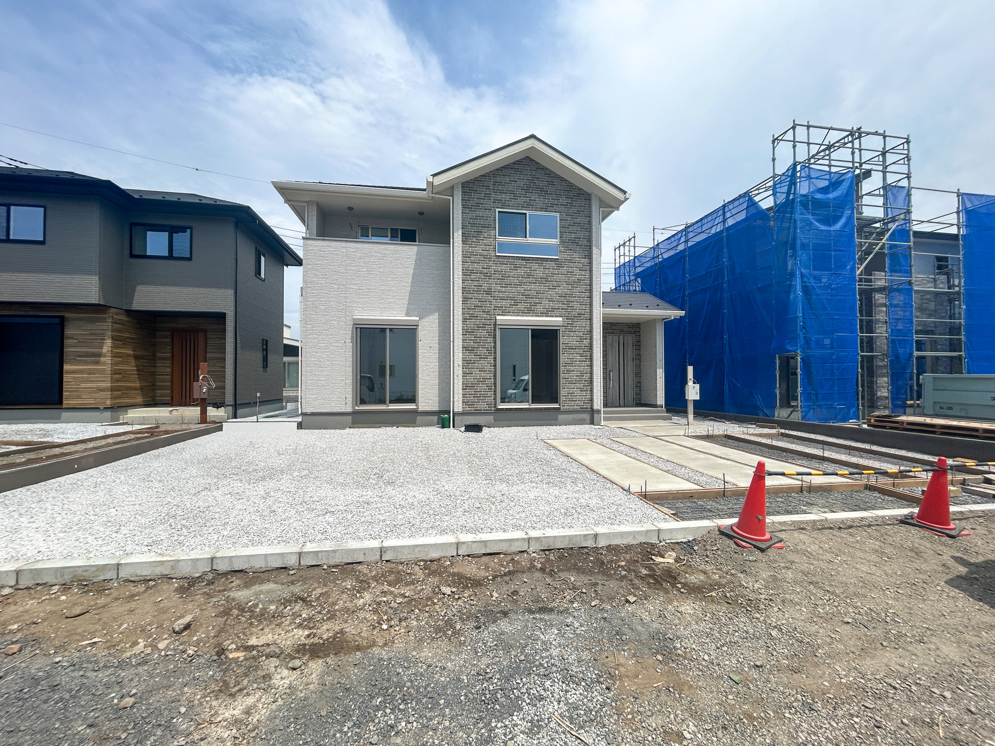 伊勢崎市西久保町第1期　新築住宅全4棟の駐車場|車庫土間施工済み、駐車2台可能です(^^♪