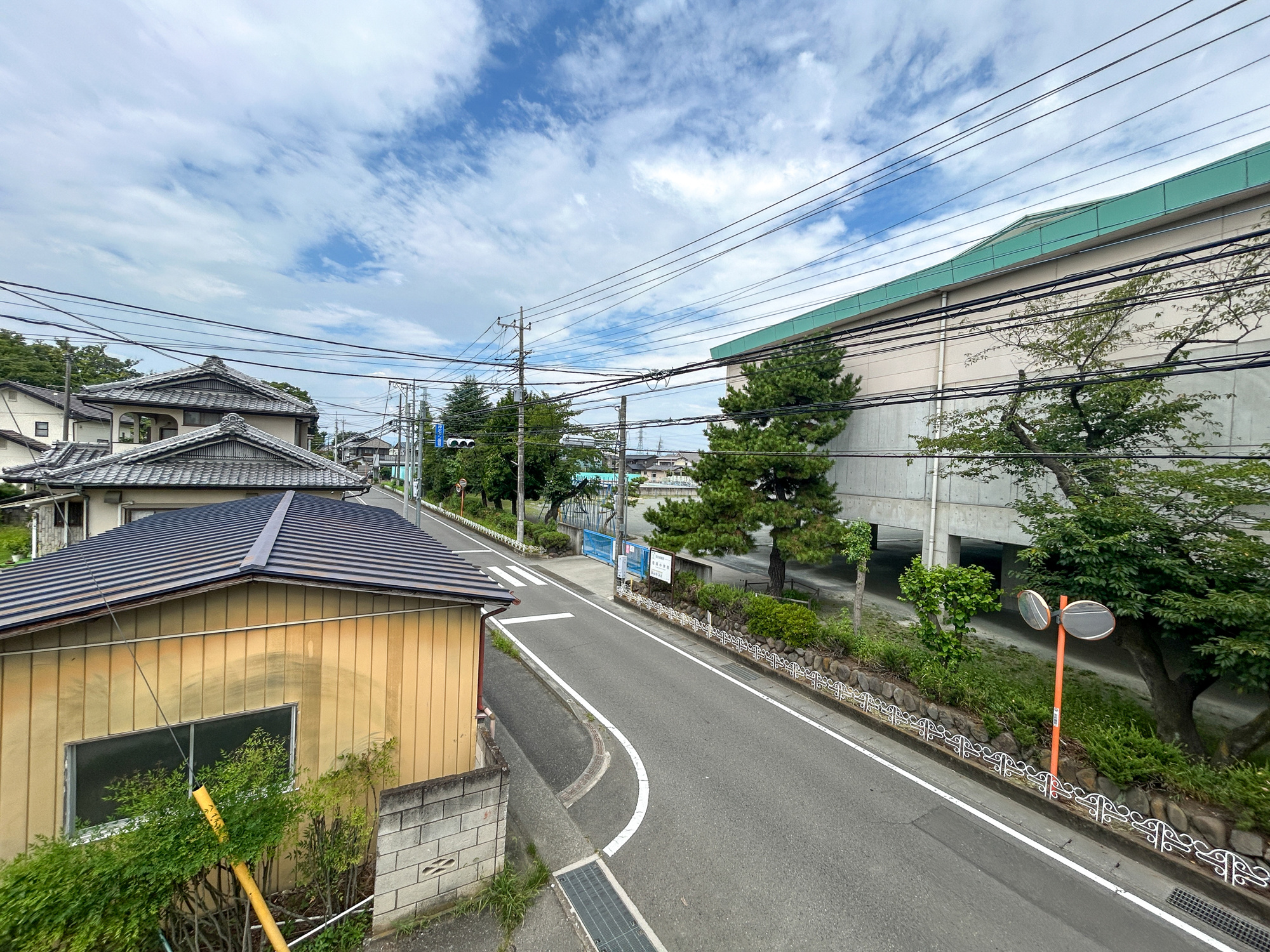 高崎市中豊岡町　新築住宅全1棟の展望|閑静な住宅地で子育て家族にピッタリ。毎日のお散歩も快適な緑に恵まれたエリアで、自然に包まれた穏やかな暮らしを実現するための、ゆとりある住環境が整っています。

