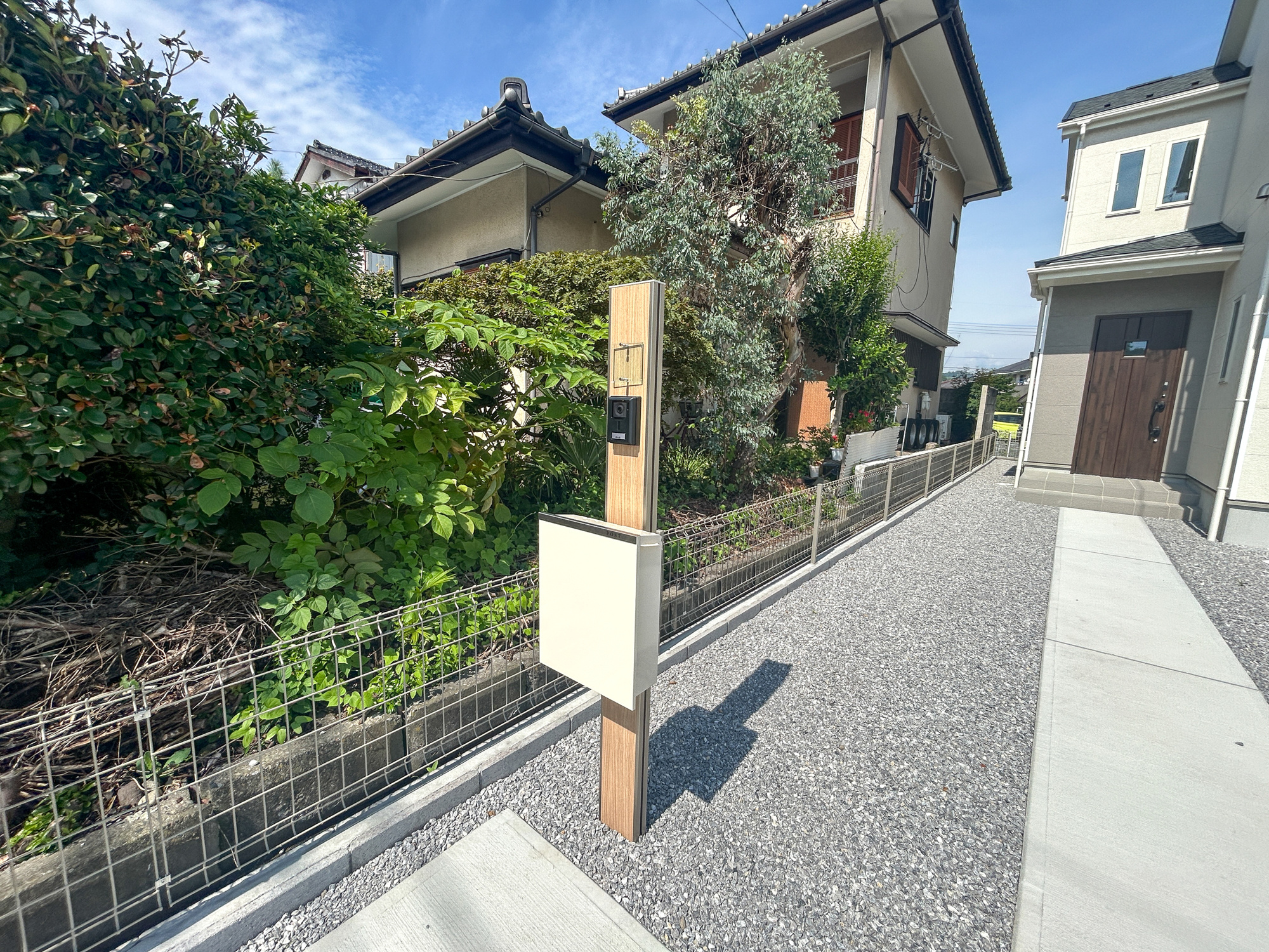 高崎市片岡町2丁目　新築住宅全4棟の設備|おしゃれな機能ポールにはポスト、インターフォン、表札設置可能です♪			