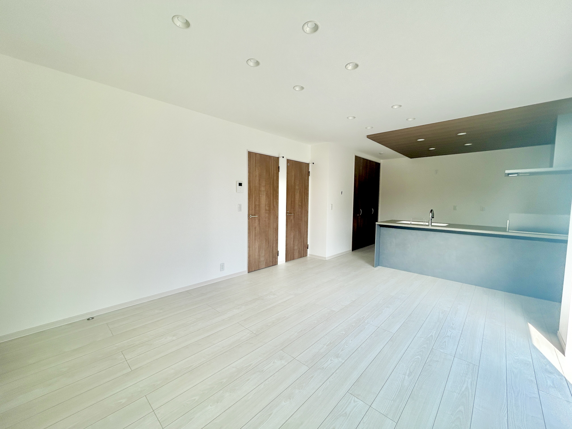 高崎市石原町　新築住宅全8区画の居間・リビング|オープンでのびやかな空間を生み出す、こだわりの広がりとゆとり。家族と過ごす時間を大切にしたい方にぴったりの明るくゆとりある住空間です。
